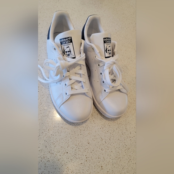 *SOLD* Adidas Stan Smiths - Picture 5 of 6